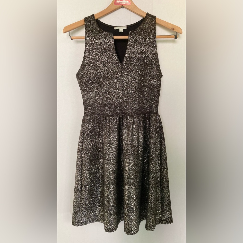 Soprano 🟣 GUC Size Small Metallic Cocktail Dress